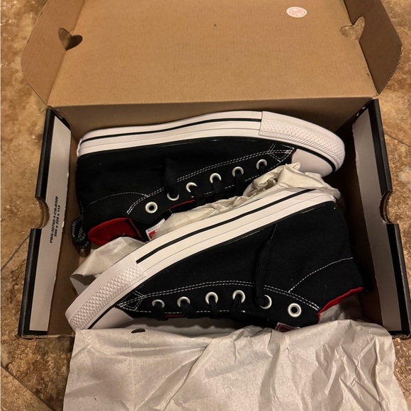 Converse men’s Black and Red High-Tops - Picture 2 of 5